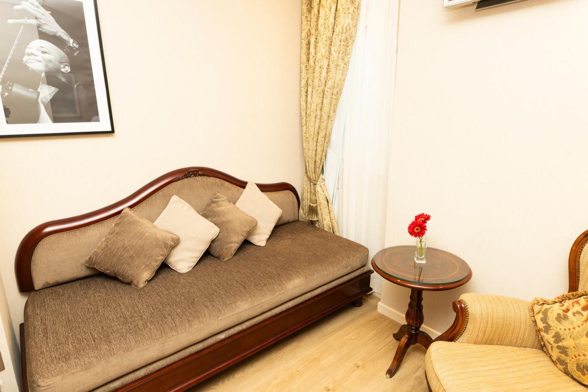 Melia Recoleta Plaza Hotel Buenos Aires Dış mekan fotoğraf A sofa