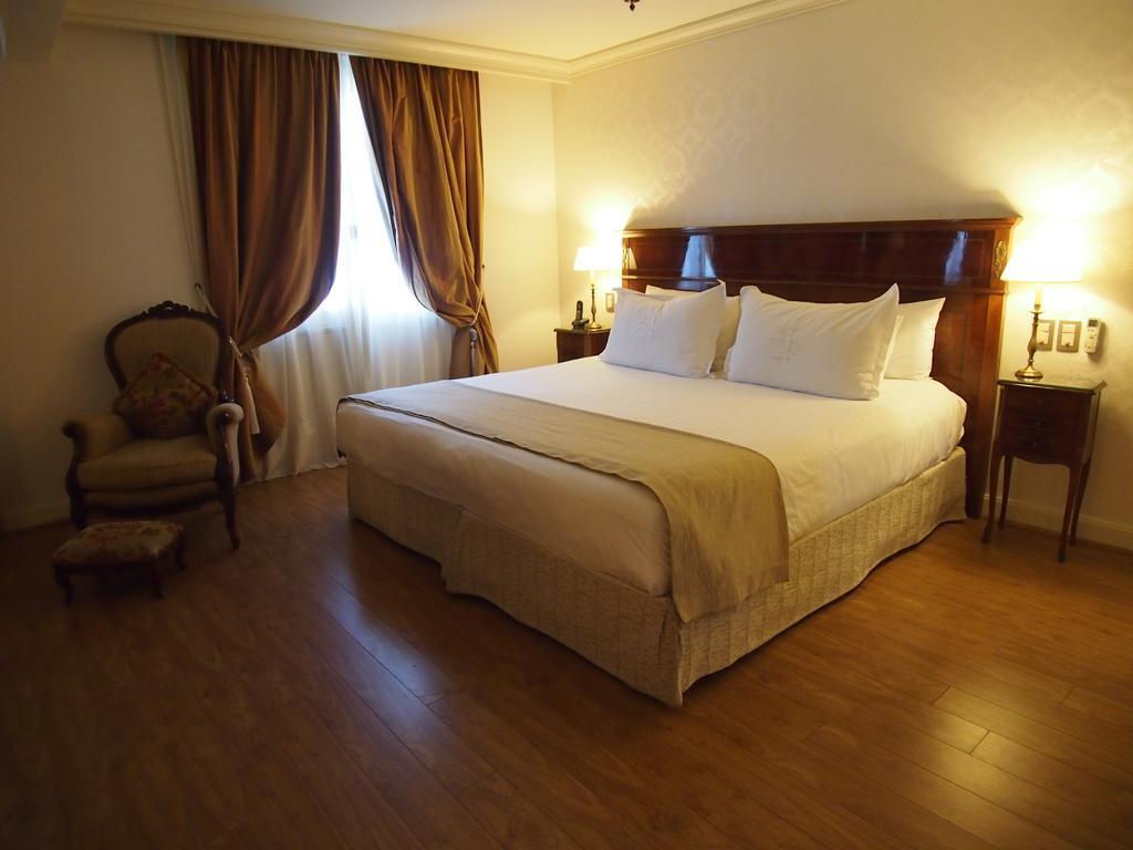 Melia Recoleta Plaza Hotel Buenos Aires Dış mekan fotoğraf A room at the hotel